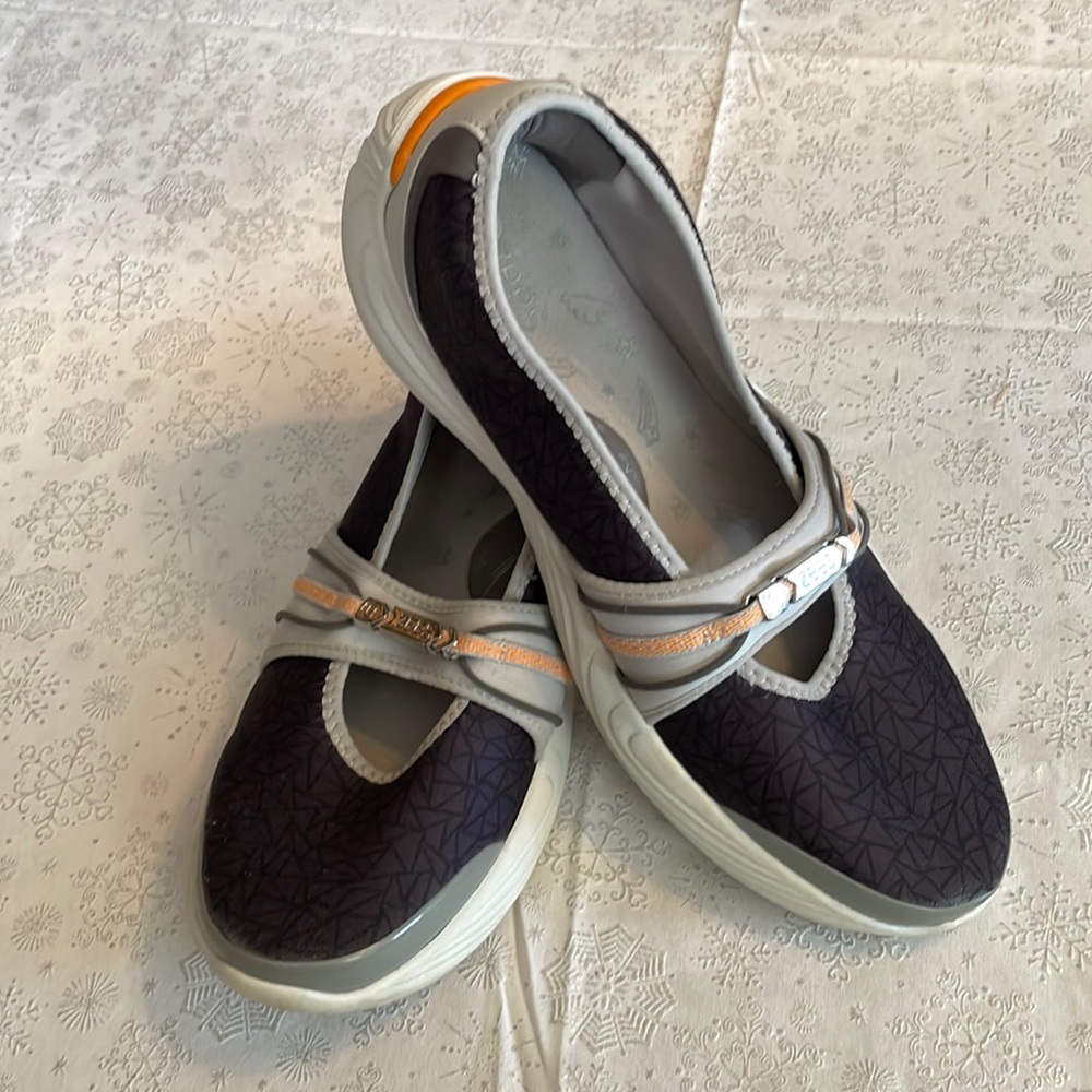 B Zeus shoes